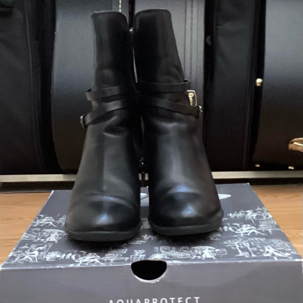 Naturalizer Aqua College Waterproof boots 8.5 Wide